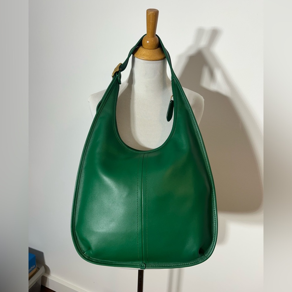 COACH Elegant Green Leather Hobo Bag